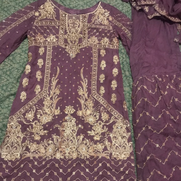 -worn once to my cousins wedding as seen in the photo -clearing out closet - Picture 4 of 6